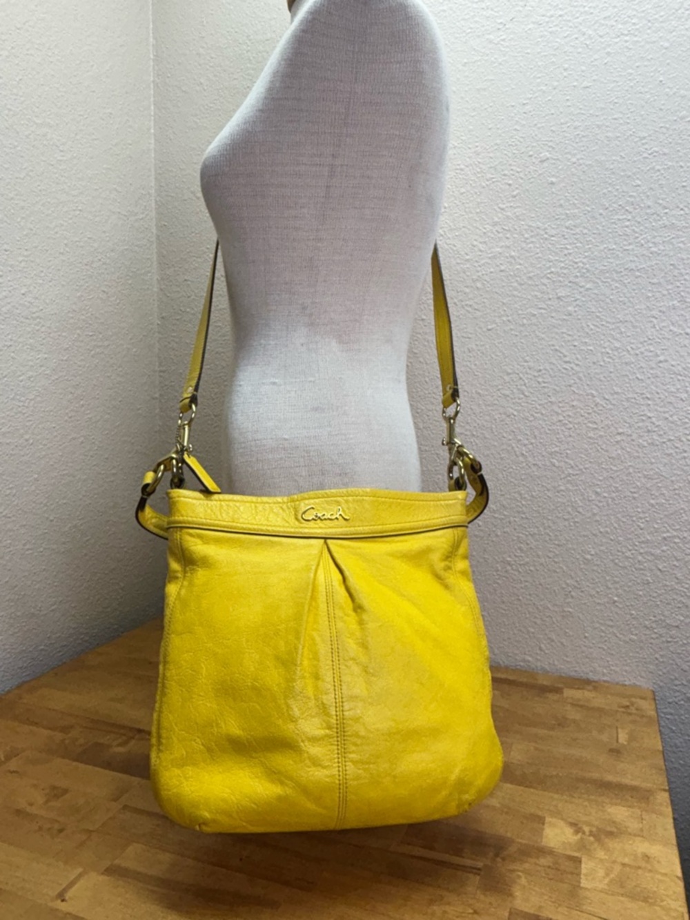 Coach Ashley Hippie Yellow Leather Shoulder Bag F20114 - Picture 11 of 16